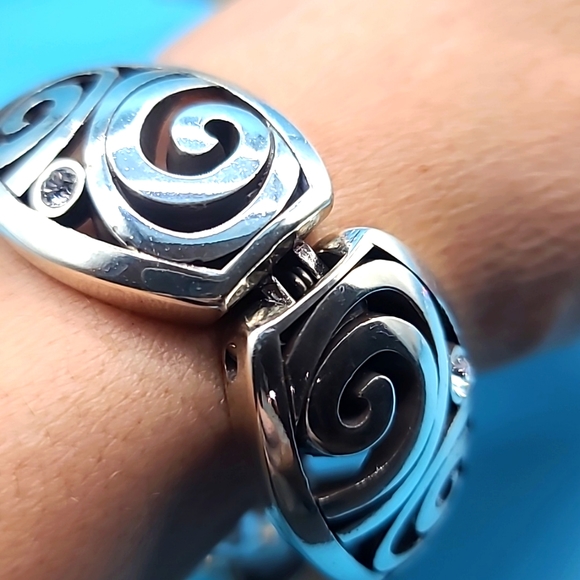 Brighton "LONDON GROOVE" Hinged Scrollwork & Swirls Bangle w Swarovski Crystals - Picture 7 of 11